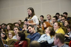Александр Куприянов читает лекцию в Центре молодежного парламентаризма