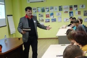 Владимир Вишневский читает "Тотальный диктант"