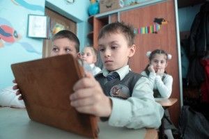 Директор школы Поленова одобрила введение электронных сценариев уроков