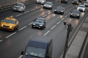 Автомобилистов просят заранее выбирать пути объезда и планировать свой маршрут. Фото: "Вечерняя Москва"