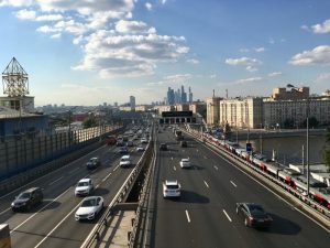Транспорт Москвы будет курсировать по новым маршрутам почти на двадцати улицах города. Фото: "Вечерняя Москва"