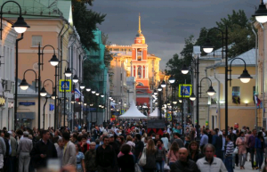 Около 500 человек приняли участие в общественной акции на Арбате. Фото: "Вечерняя Москва"