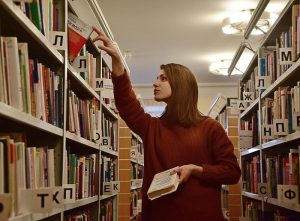 В подведомственных городскому Департаменту культуры библиотеках появились новые издания. Фото: "Вечерняя Москва"