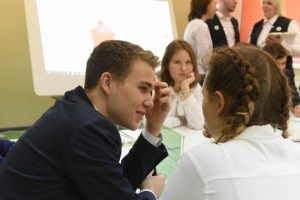 Жителей Москвы пригласил на форум Исаак Калина, глава столичного Департамента образования. Фото: "Вечерняя Москва"
