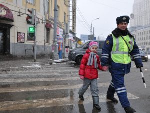 В центре столицы сотрудники Госавтоинспекции проведут мероприятие «Ваш пассажир – ребенок». Фото: Антон Гердо, «Вечерняя Москва»