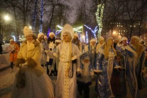 Все желающие смогут принять участие в Параде Снегурочек в образе внучки Деда Мороза. Фото: «Вечерняя Москва» 