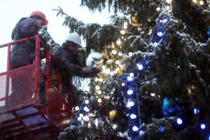 На Новом Арбате установят 128 елок к началу фестиваля «Путешествие в Рождество». Фото: «Вечерняя Москва» 
