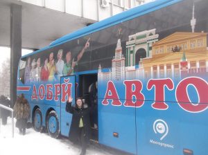 Получателей соцуслуг довезли до Музея Вооруженных Сил на специальном автобусе. Фото: ТЦСО «Арбат» 