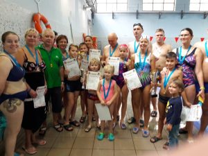 Соревнования спортивных семей «Водные старты» прошли в бассейне «Арбат». Фото предоставлено центром физкультуры и спорта ЦАО