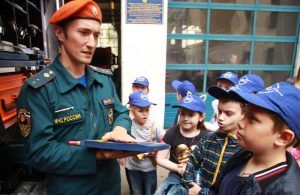 Ученики школы №1234 посетили экскурсию в пожарную часть. Фото: Наталья Нечаева, «Вечерняя Москва»