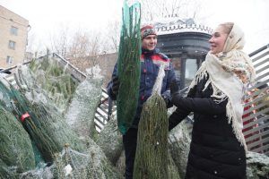 После праздников москвичи смогут сдать свои елки на переработку. Фото: Антон Гердо, «Вечерняя Москва»