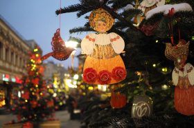 Объекты в стиле «Мандариновое настроение» появились на улицах Арбата. Фото: Антон Гердо, «Вечерняя Москва»