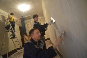 Специалисты «Жилищника» завершат ремонт подъездов в трех домах в районе в марте. Фото: Александр Казаков, «Вечерняя Москва»