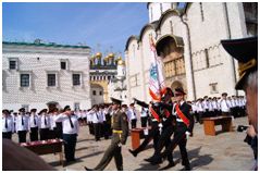 На Соборной площади Московского Кремля прошла торжественная церемония посвящения в кадеты. Фото: пресс-служба префектуры ЦАО