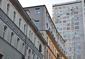 Фасад дома на улице Новый Арбат реконструируют. Фото: Анна Быкова