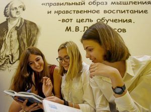 Дебаты организуют в районной школе. Фото: Александр Кожохин, «Вечерняя Москва»