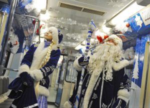 Новогодние поезда будут курсировать через «Арбатскую» и другие станции метро. Фото: Александр Кожохин, «Вечерняя Москва»