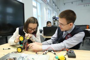 Ученики районной школы поучаствовали в соревновании по робототехнике. Фото: архив, «Вечерняя Москва»