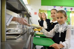 Исследование ВЦИОМ: Большинство москвичей довольны питанием детей в школах. Фото: Пелагия Замятина, «Вечерняя Москва»