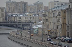 Концентрация вредных веществ вблизи московских трасс сократилась более чем в три раза. Фото: Анна Быкова
