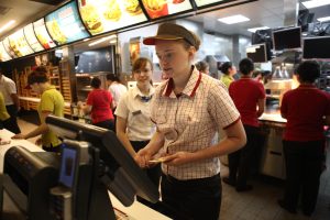 Операционные и логистические сложности стали причиной паузы в работе McDonald`s в России. Фото: Волков Павел, «Вечерней Москвы»
