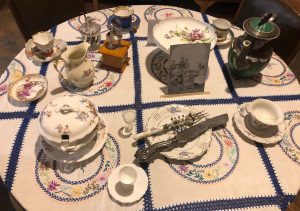 Дамские штучки: в Мемориальной квартире Гнесиной открылась выставка подлинных предметов быта