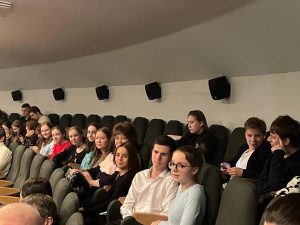 Воспитанники школы №1231 посетили Театр Сатиры. Фото: страница образовательного учреждения в социальных сетях