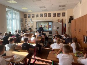 Ученики школы №1231 отметили День воинской славы России. Фото: социальные сети учреждения