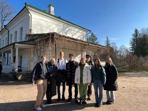 Ученики школы №1234 побывали на экскурсии в музее Толстого. Фото: страница учреждения в социальных сетях