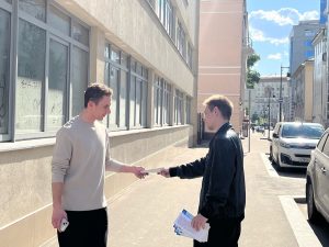 Молодые парламентарии рассказали жителям о безопасности в сети и достопримечательностях Арбата. Фото: страница Молодежной палаты района Арбат в социальных сетях