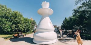 «Шахматная фигура»: тематический павильон открыли в районе Арбат. Фото: пресс-служба Департамента предпринимательства и инновационного развития города Москвы