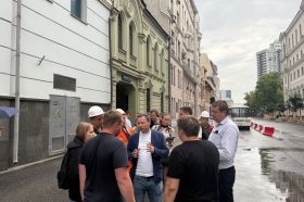Благоустройство района обсудили жители Поварской улицы с главой управы Арбат. Фото: страница управы района Арбат в социальных сетях