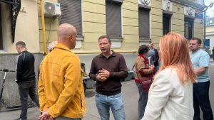 Глава управы района Арбат провел обход территорий. Фото: страница управы района Арбат в социальных сетях