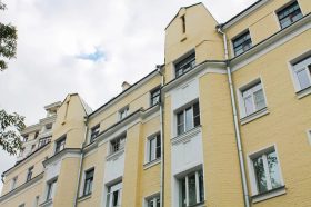 Мероприятия по капитальному ремонту здания 1946 года завершают в районе Арбат. Фото: пресс-служба Фонда капитального ремонта города Москвы
