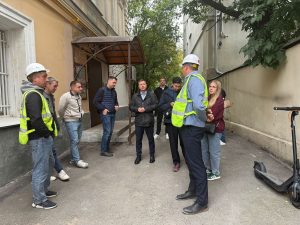 Жильцы дома встретились с главой управы района. Фото: страница управы района Арбат в социальных сетях. 