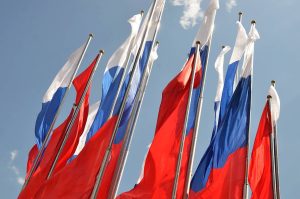 Александр Хинштейн напомнил о том, что куряне могут проголосовать в Москве. Фото: Анна Быкова, «Вечерняя Москва»