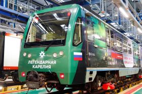 Тематический поезд можно увидеть на станциях метро «Смоленская» и «Арбастская». Фото: пресс-служба Московского метрополитена