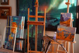 Выставка картин о духовном импрессионизме проходит в доме Марины Цветаевой. Фото: Анна Быкова, «Вечерняя Москва»