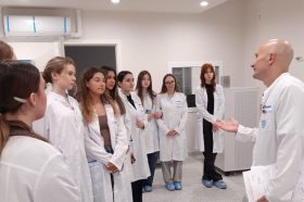 Ученики школы №1231 посетили городскую поликлинику №68. Фото: страница школы №1231 имени Василия Поленова в социальных сетях.