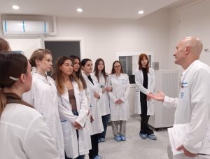 Ученики школы №1231 посетили городскую поликлинику №68. Фото: страница школы №1231 имени Василия Поленова в социальных сетях.