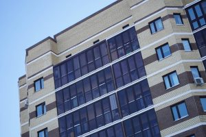 Сотрудники ГБУ «Жилищника» осуществили осмотр домов в районе Арбат. Фото: Анна Быкова, «Вечерняя Москва»