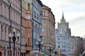 Встреча жителей домас главой управы состоялась в 1-м Смоленском переулке. Фото: Анна Быкова, «Вечерняя Москва»