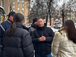 Глава управы района Арбат провел обход территории. Фото: страница управы района Арбат в социальных сетях