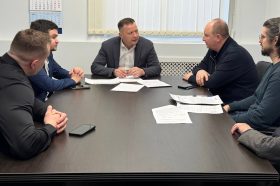 Электроснабжение медиакисоска обсудили на совещании в управе района Арбат. Фото: страница управы района Арбат в социальных сетях.